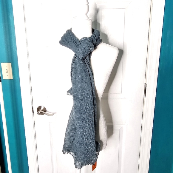 Scarf bundle (one NWT) - Picture 4 of 14